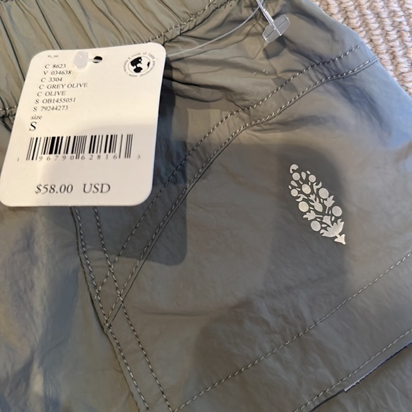 NWT FP MOVEMENT in the wild shorts in grey olive size small - Picture 10 of 16